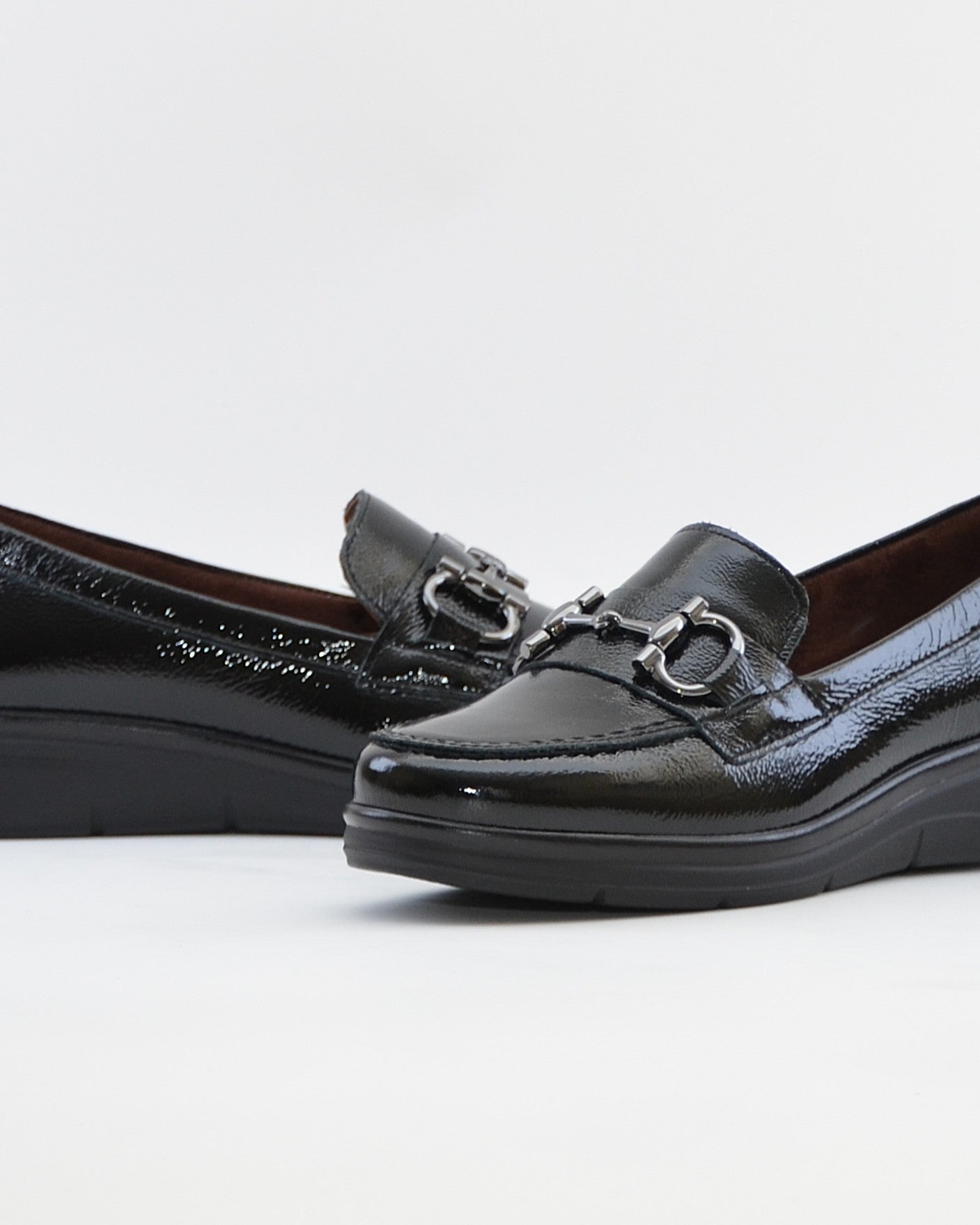 ZAPATO MUJER ANCHO ESPECIAL CON PLANTILLA EXTRAIBLE CHAROL NEGRO PITILLOS 11502