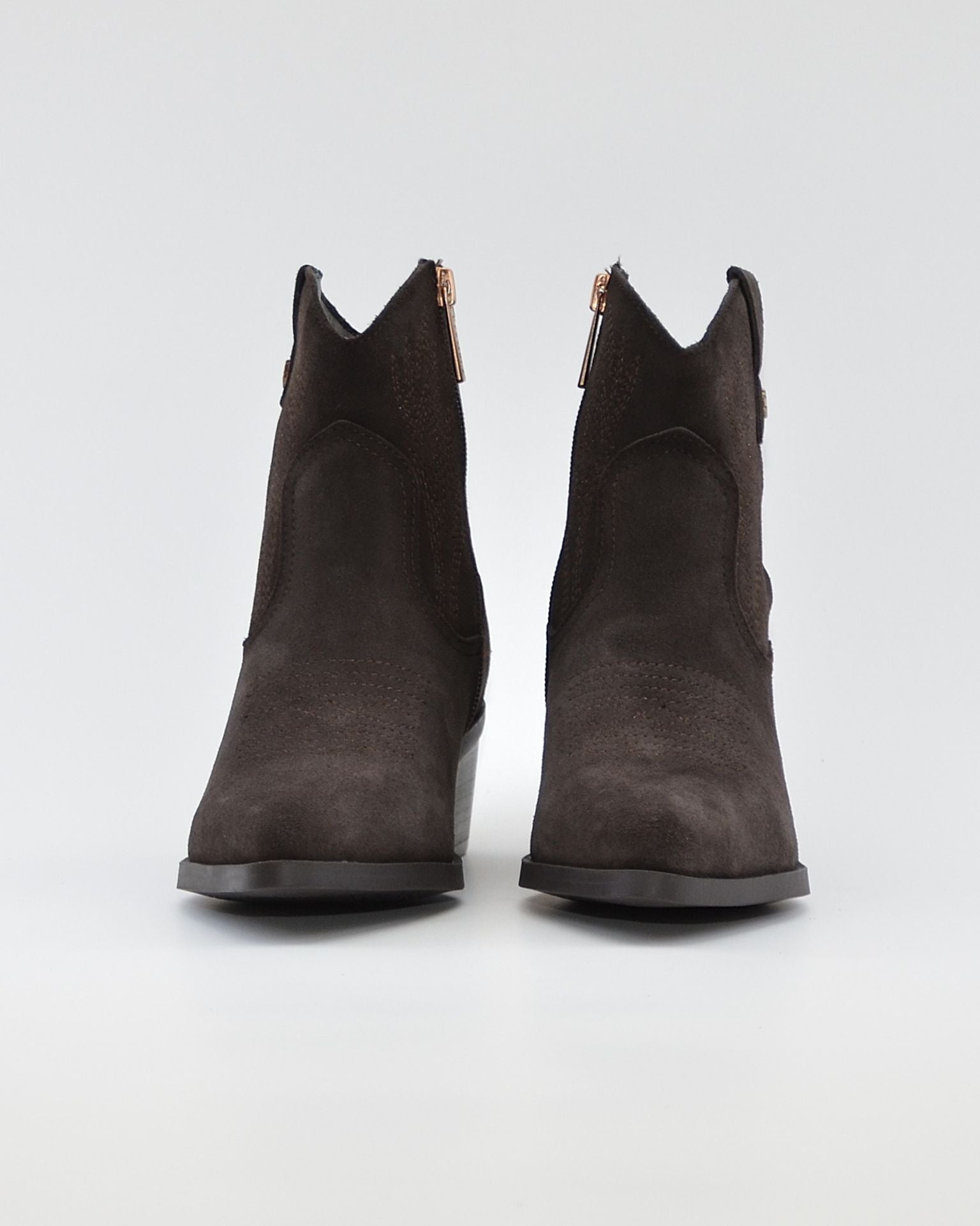 BOTIN MUJER COWBOY SERRAJE MARRÓN CHOCOLATE CON BORDADO CARMELA 164390