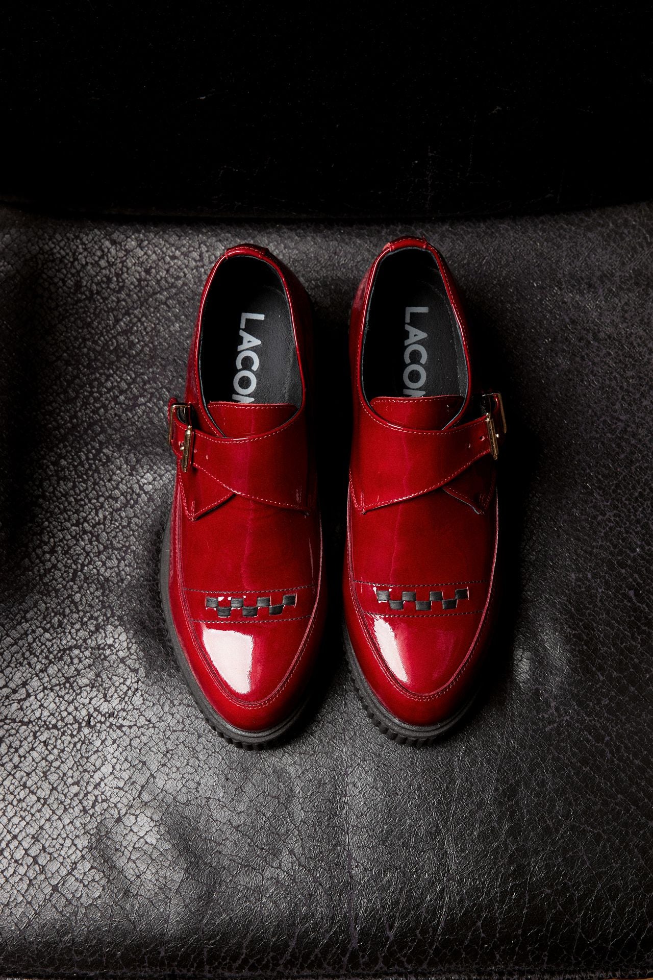 ZAPATO MUJER HEBILLA CHAROL ROJO LACOMBA GAURA