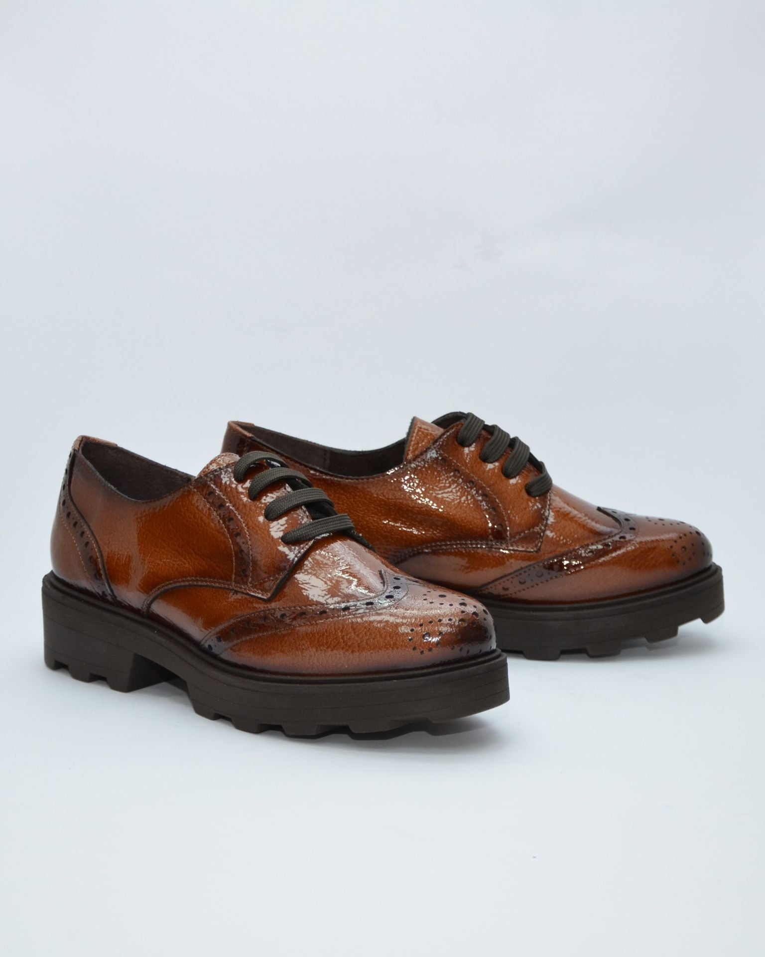 ZAPATO OXFORD MUJER CHAROL CUERO PISO PLATAFORMA