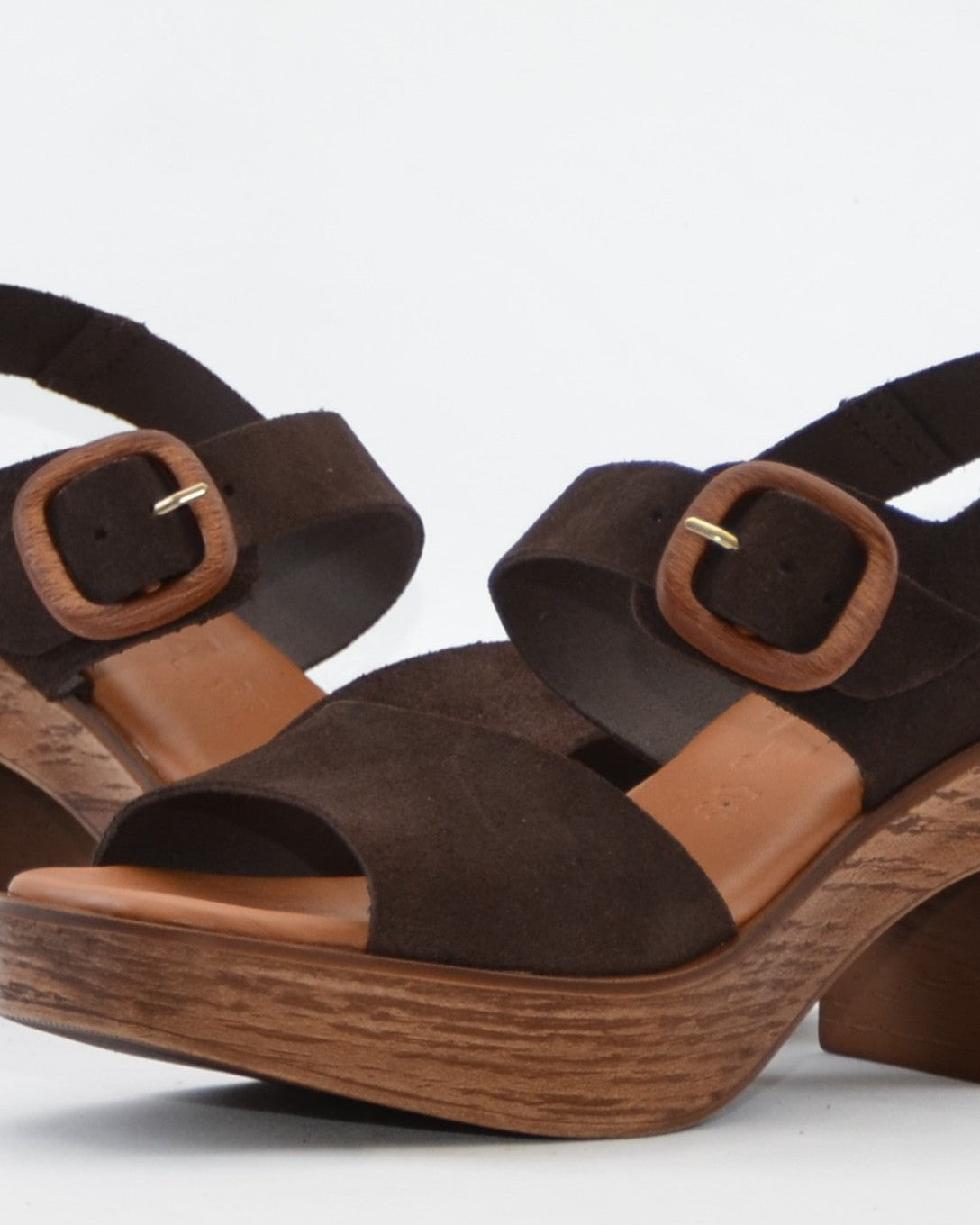 SANDALIA MUJER PLATAFORMA COLOR MARRON CHOCOLATE CON HEBILLA KAOLA 930