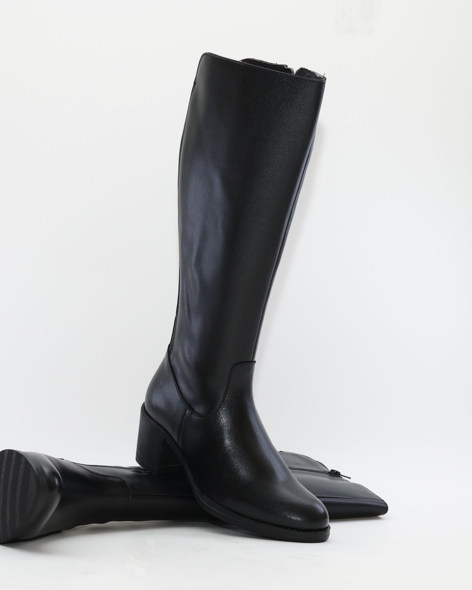 BOTA ALTA MUJER TACON ANCHO CON ELASTICOS PIEL COLOR NEGRO KAOLA 8825
