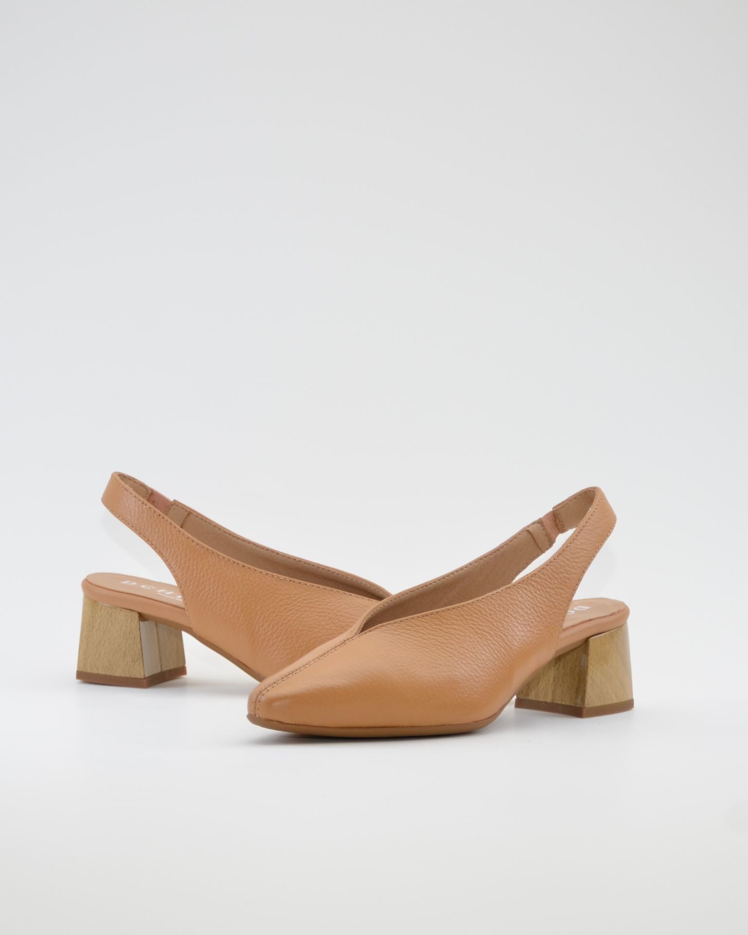 ZAPATO DESTALONADO CON TACON MEDIO ANCHO ESPECIAL COLOR CAMEL