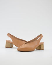 ZAPATO DESTALONADO CON TACON MEDIO ANCHO ESPECIAL COLOR CAMEL