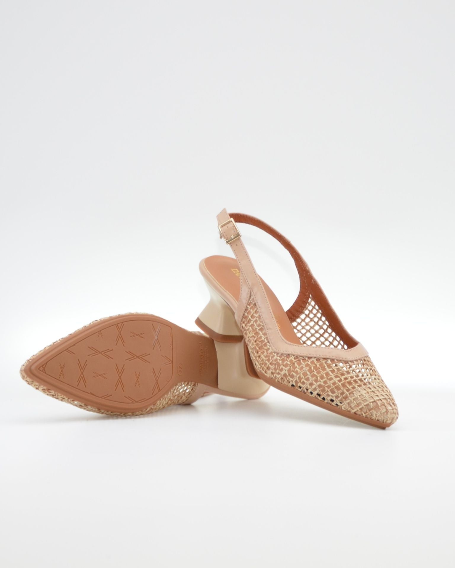ZAPATO VESTIR MUJER DESTALONADO TACON BAJO DANIELA VEGA CON REJILLA NATURAL BEIGE