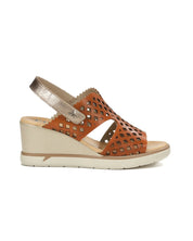SANDALIA MUJER FLUCHOS COLOR CUERO CON TIRA TRASERA METALIZADA SMASH F1972
