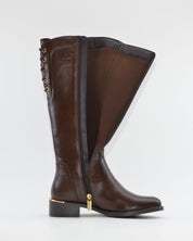 BOTA PLANA MUJER COLOR MARRÓN CON APERTURA AJUSTABLE EN EL GEMELO CARMELA 164010