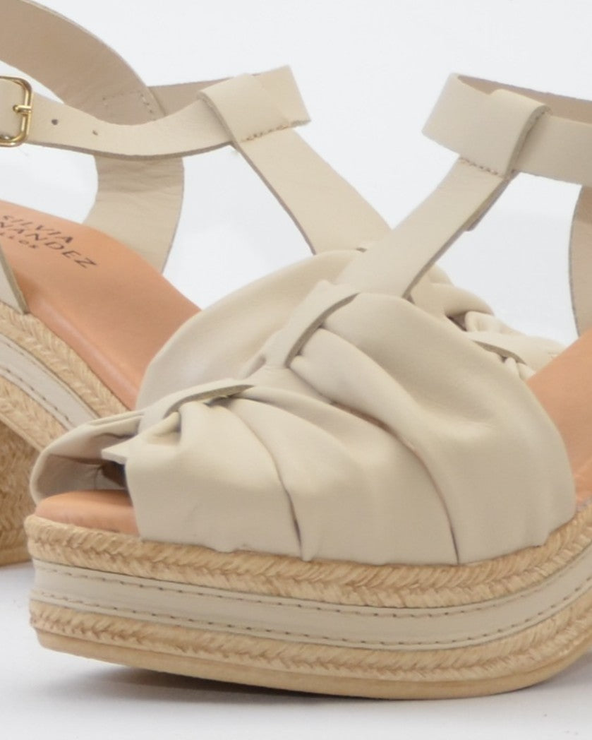 SANDALIA MUJER TACON Y PLATAFORMA COLOR CREMA PITILLOS 30212