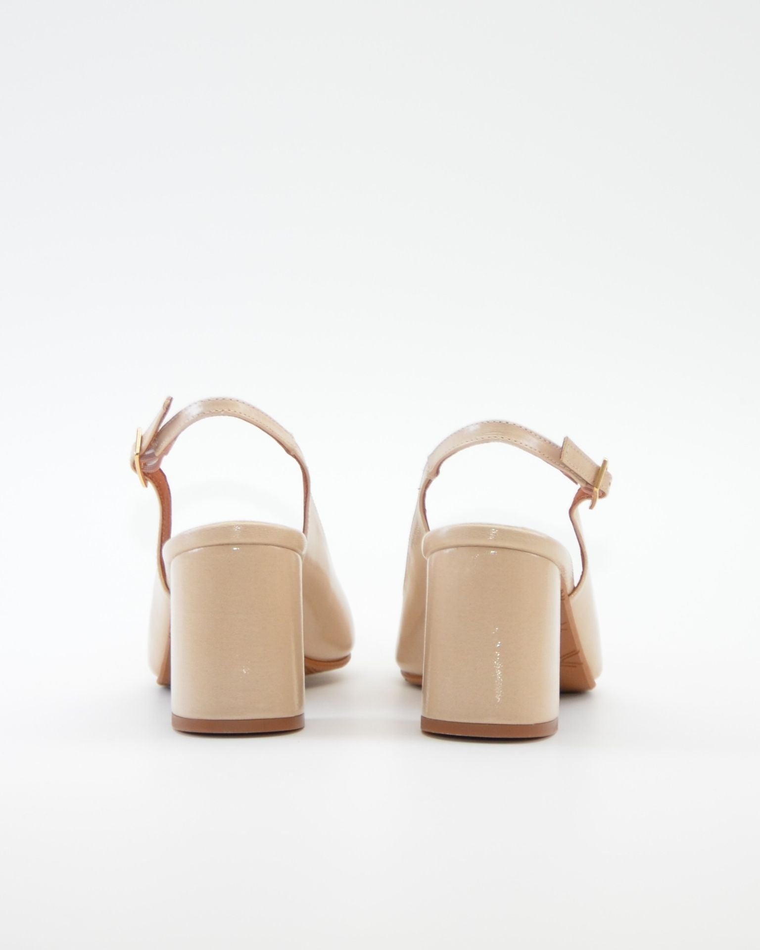 ZAPATO SALON DESTALONADO TACON CUADRADO COLOR BEIGE DANIELA V. 2315CD SAHARA