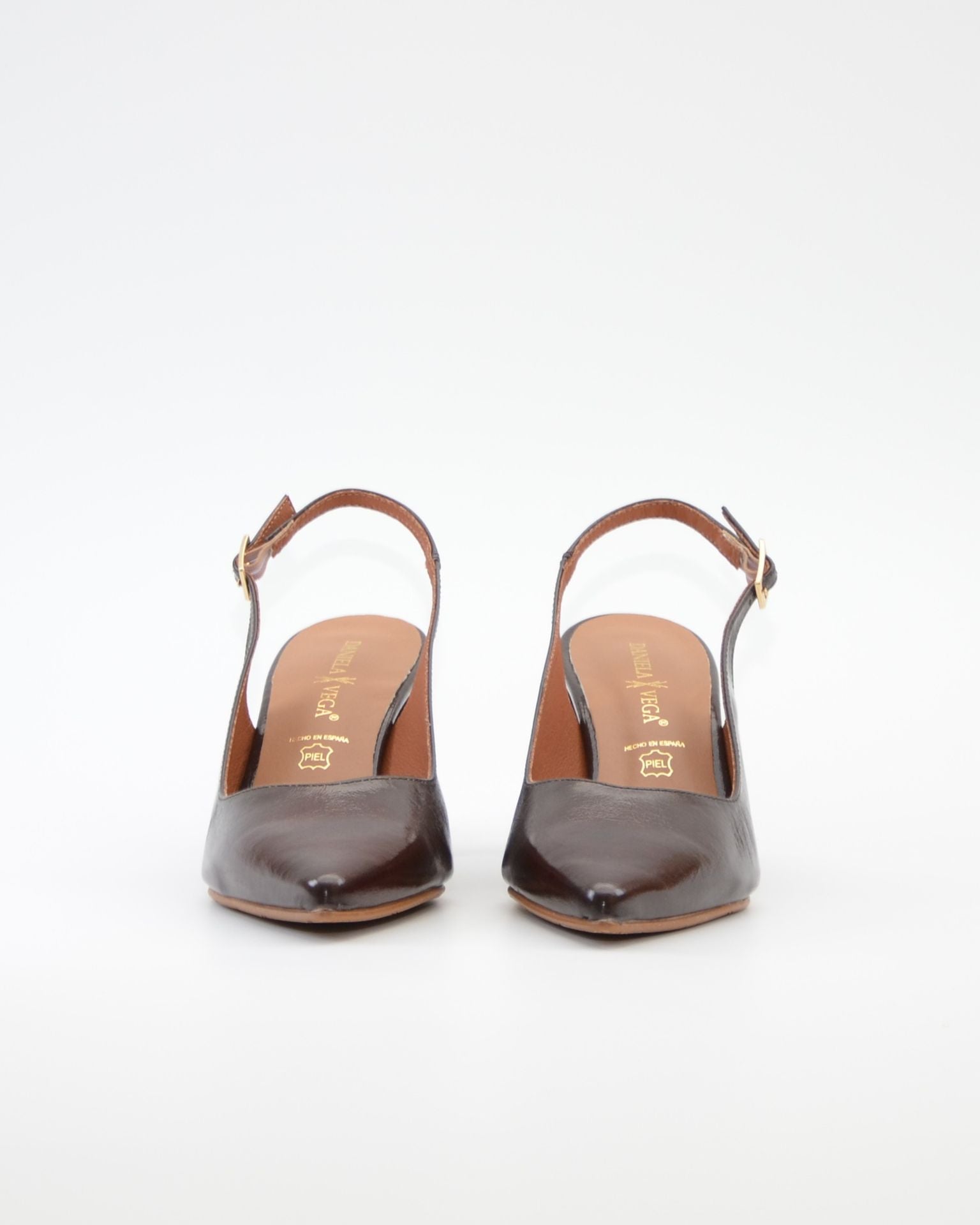 ZAPATO SALON DESTALONADO TACON CUADRADO COLOR MARRON DANIELA V. 2315CD MORO