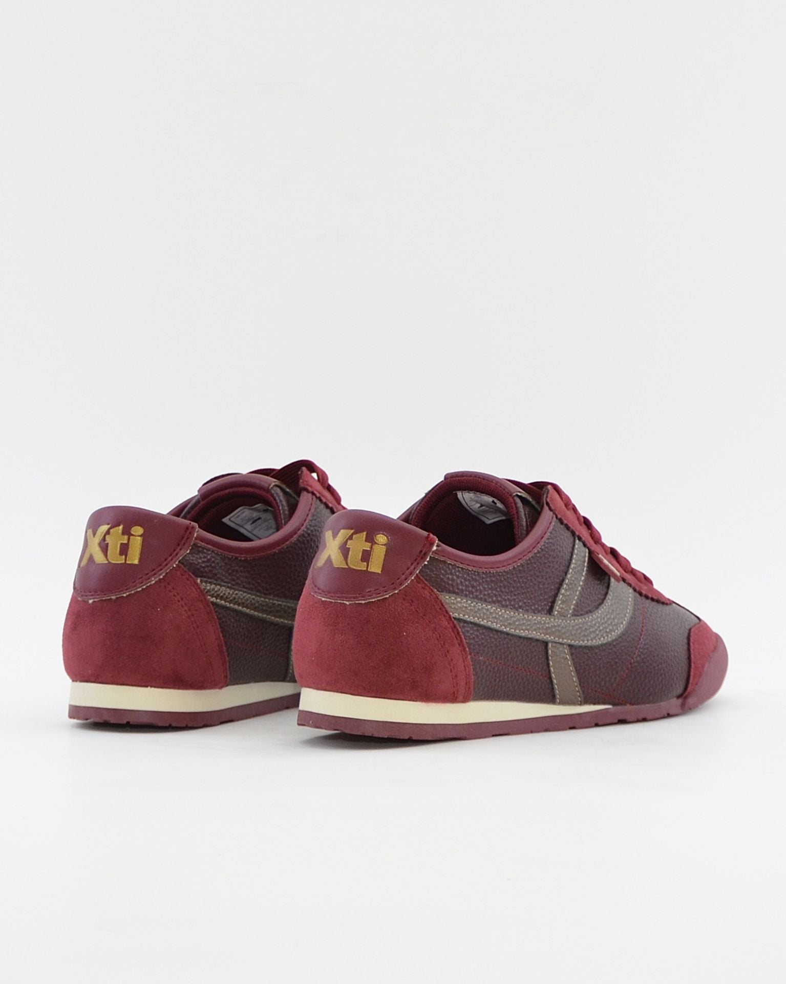 DEPORTIVO SNEAKER MUJER PLANA COLOR BURDEOS XTI 146157