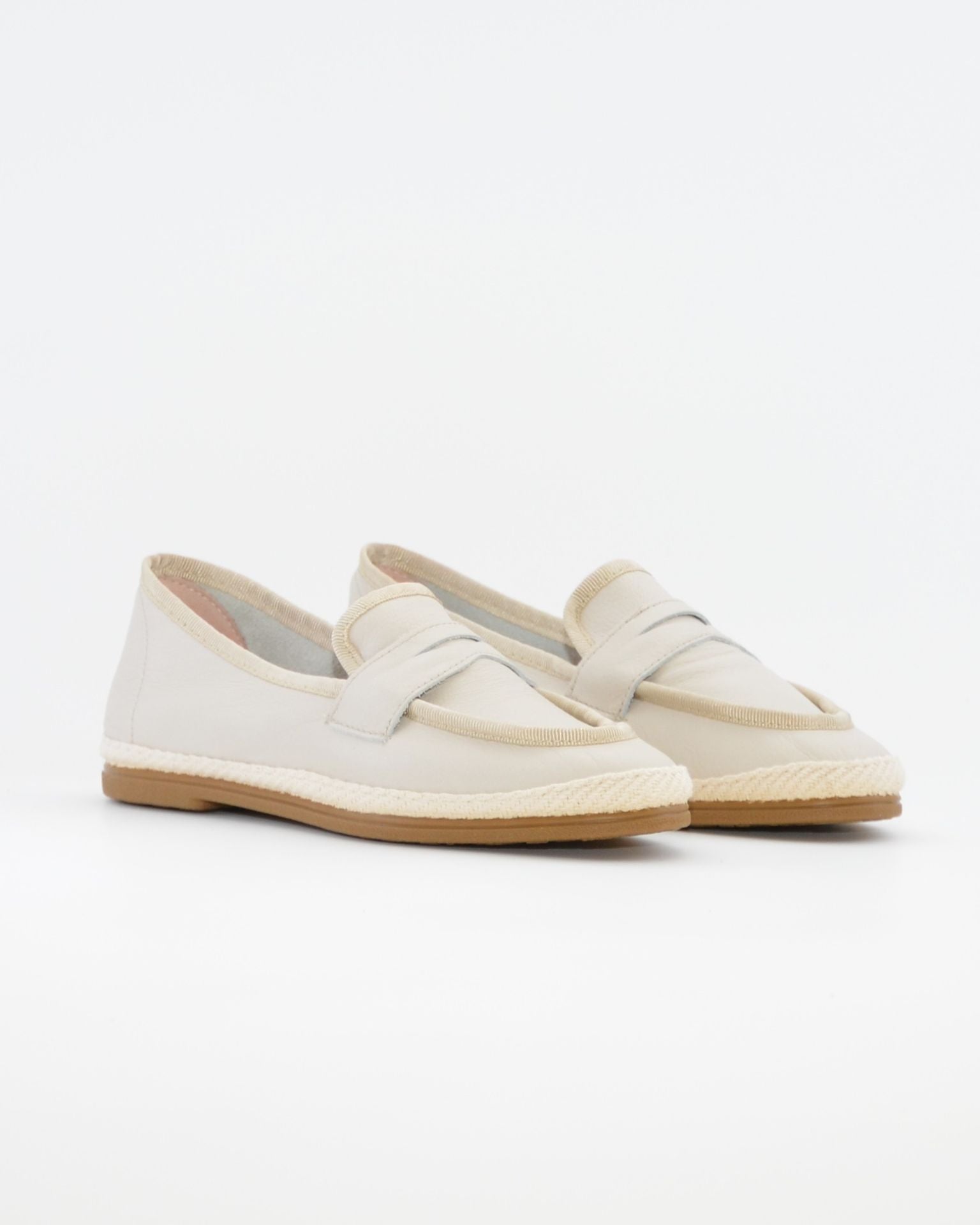 MOCASINES EN PIEL COLOR HIELO MACARENA RANIA 85