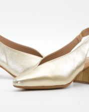 ZAPATO DESTALONADO CON TACON MEDIO ANCHO ESPECIAL COLOR DORADO