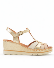 SANDALA DE CUÑA MUJER COLOR PLATINO TIRAS EN BEIGE NUDE PIKOLINOS W3Z-1836CLC1