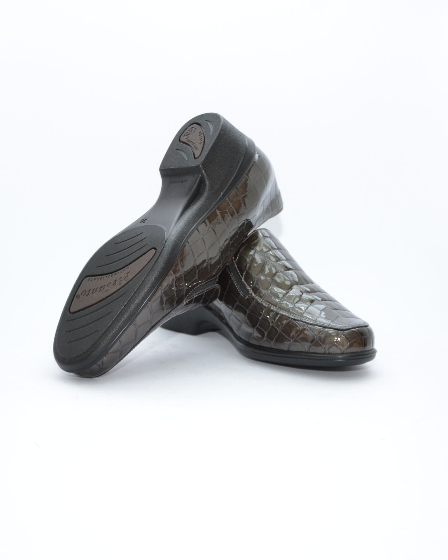 ZAPATO ANCHO ESPECIAL CHAROL COCO GRIS PLANTILLA EXTRAIBLE 255610-04