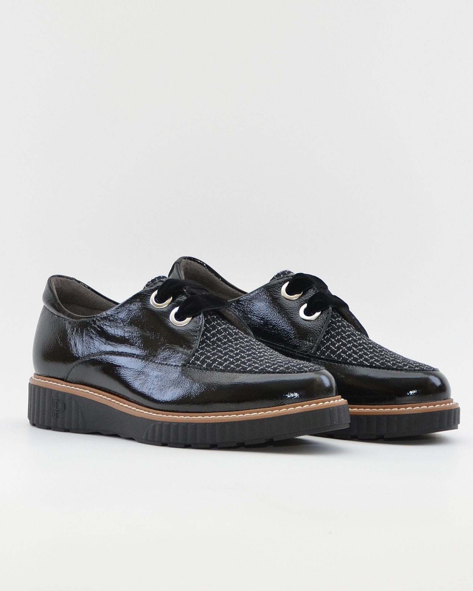 ZAPATO CASUAL MUJER PITILLOS CORDON PLANTILLA EXTRAIBLE 11555 CHAROL NEGRO
