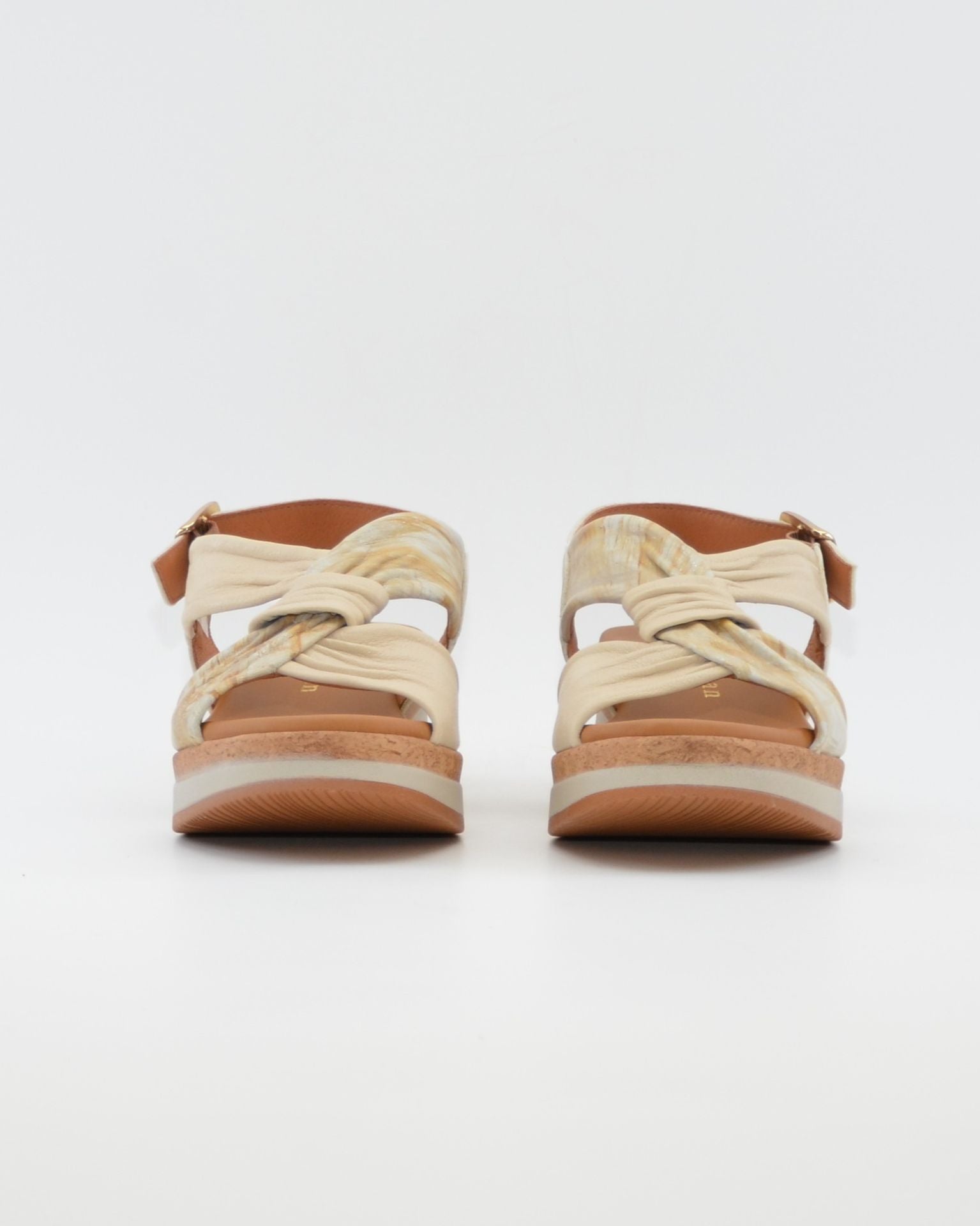 SNDALIA MUJER CUÑA COLOR BLANCO ROTO PLANTA ACOLCHADA PAULA URBAN 35-710 OFF WHITE