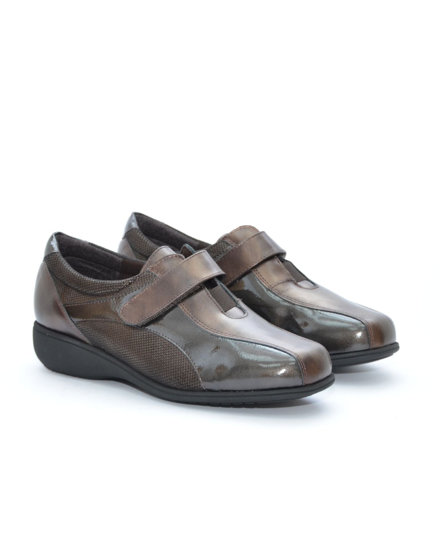 ZAPATO MUJER ANCHO ESPECIAL PLANTILLA EXTRAIBLE CHAROL MARRON