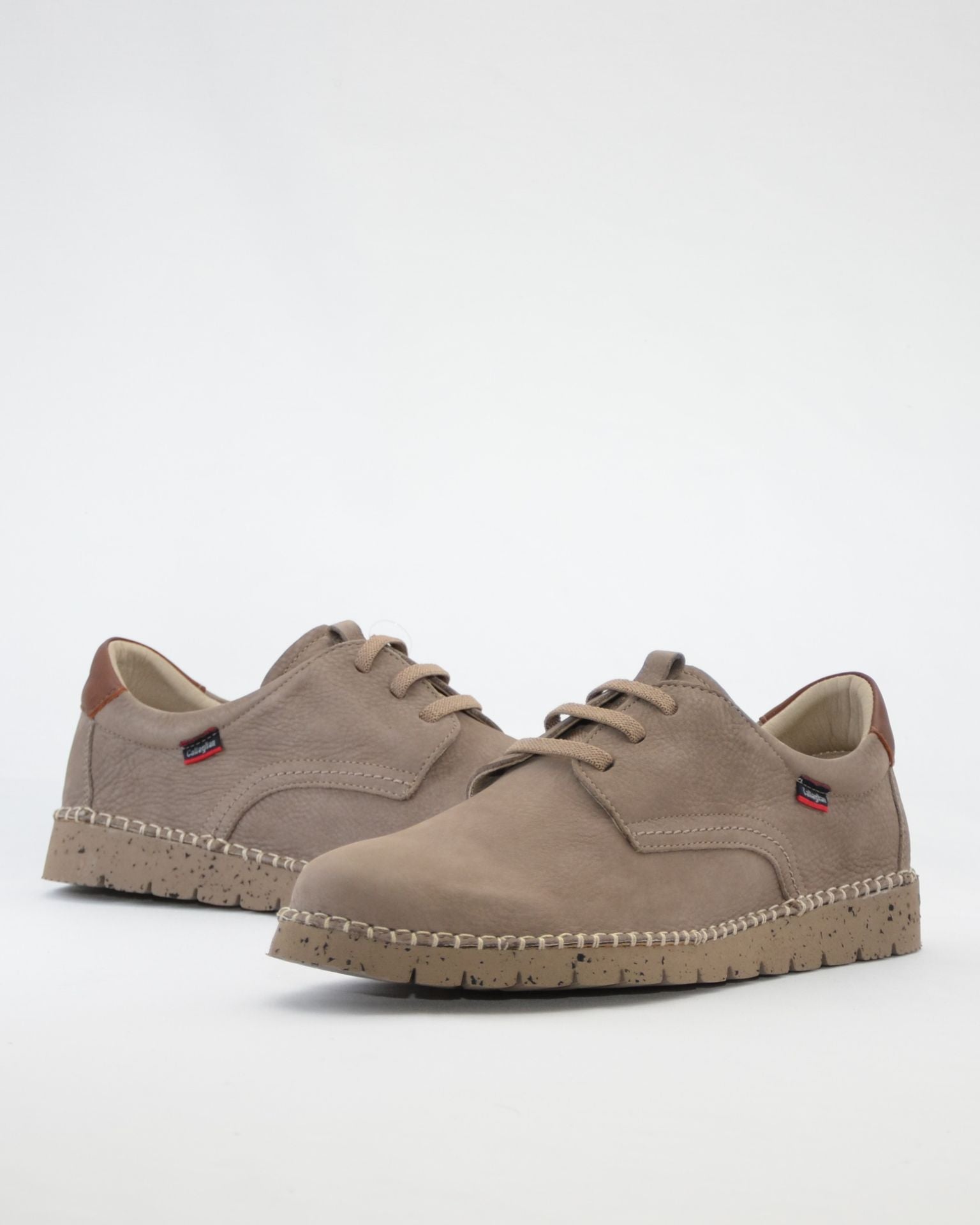 ZAPATO DE HOMBRE CALLAGHAN BEIGE CON CORDONES 65201