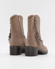BOTIN MUJER COWBOY SERRAJE TAUPE CON FLECOS CARMELA 164252