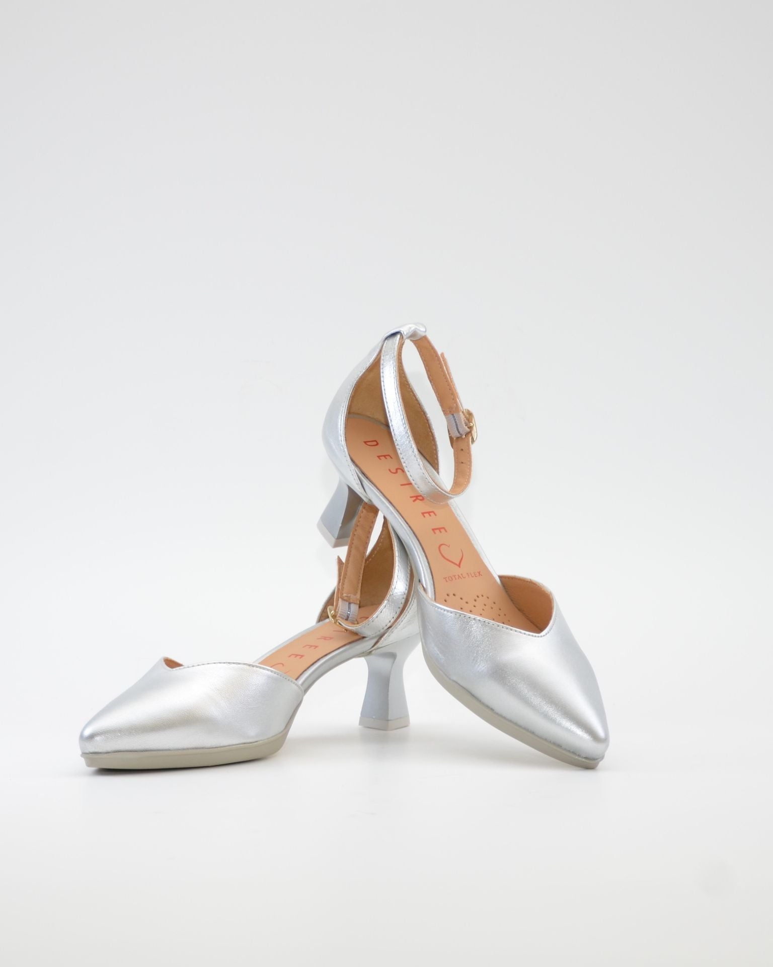 ZAPATO VESTIR MUJER PUNTERA Y TALON CERRADO CON PULSERA COLOR PLATA DESIREE MACA 3