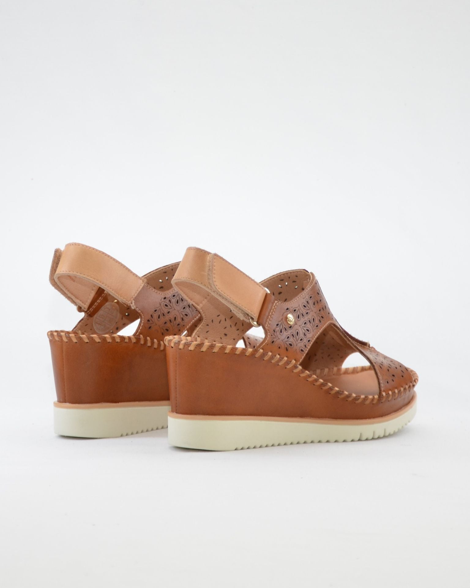 SANDALIA CUÑA MUJER PIEL MICROPERFORADA COLOR BRANDY PIKOLINOS W3Z-1623C1