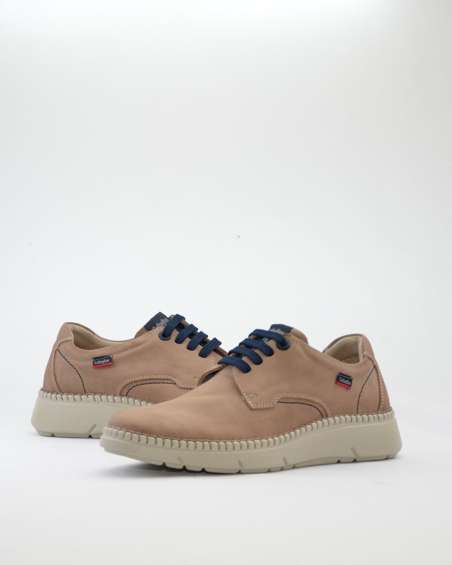 ZAPATO PARA HOMBRE CORDONES COLOR TAUPE CALLAGHAN 53505
