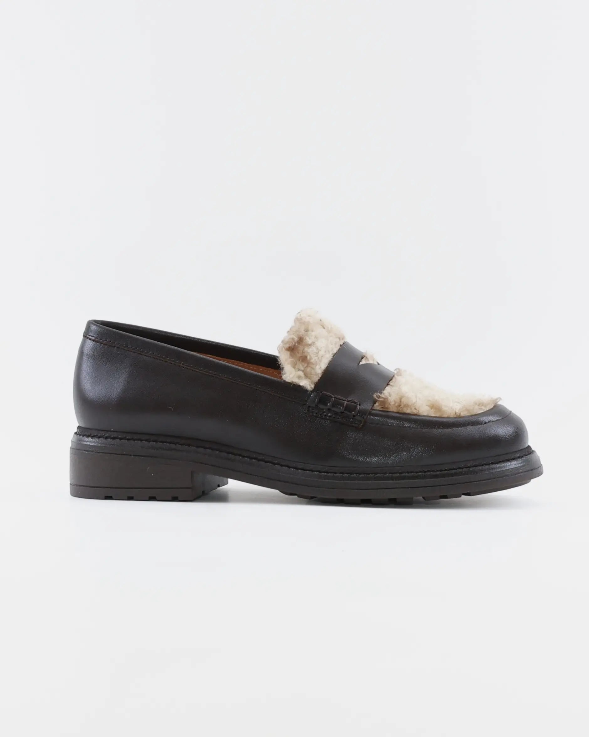 MOCASIN MUJER PIEL MARRON CON LANA LACOMBA LYCHEE