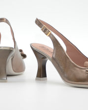 ZAPATO SALON DESTALONADO ADORNO LAZO PITILLOS 11191 BRONCE