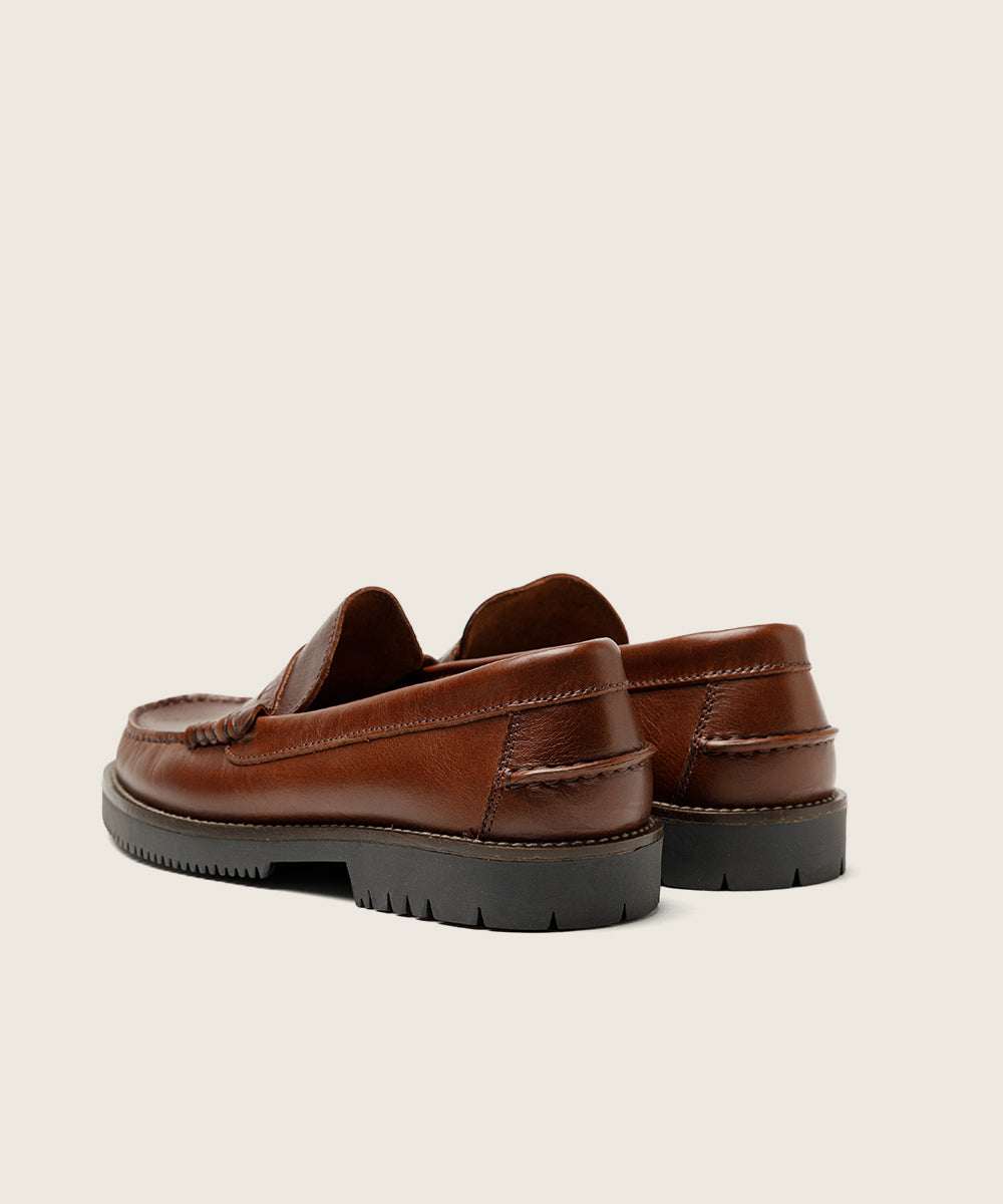 MOCASIN COSIDO A MANO COLOR MARRON SEAHORSE ANTIFAZ GOMA