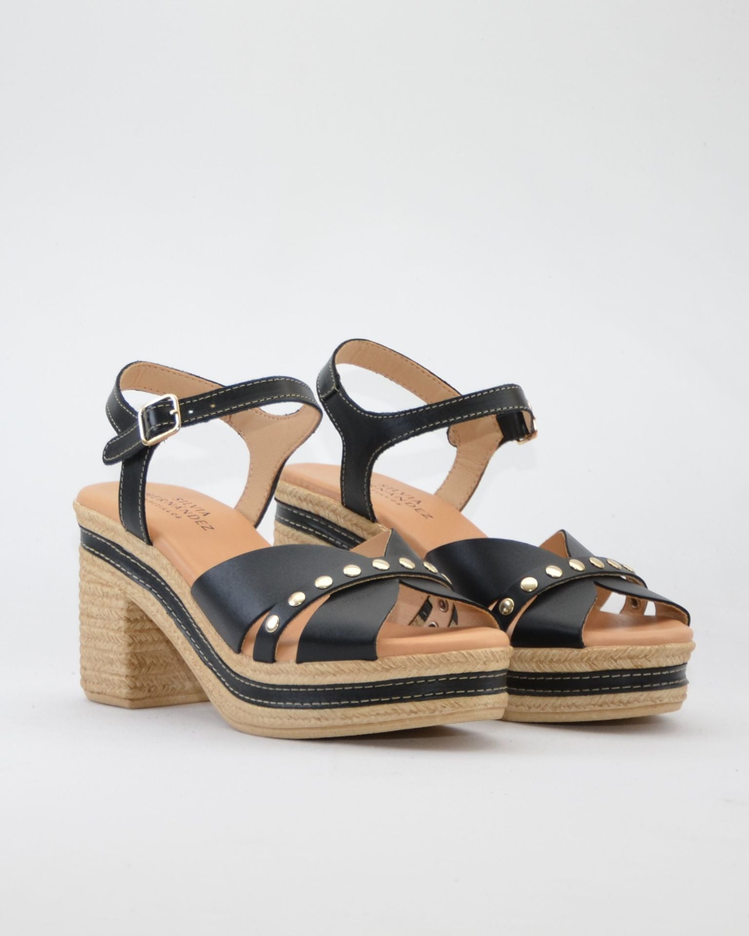 SANDALIA MUJER TACON Y PLATAFORMA COLOR NEGRO CON TACHAS PITILLOS 30213