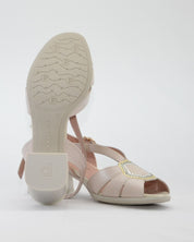 SANDALIA VESTIR TACON CUADRADO COLOR NUDE ADORNO DORADO PITILLOS 11215