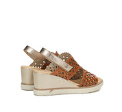 SANDALIA MUJER FLUCHOS COLOR CUERO CON TIRA TRASERA METALIZADA SMASH F1972