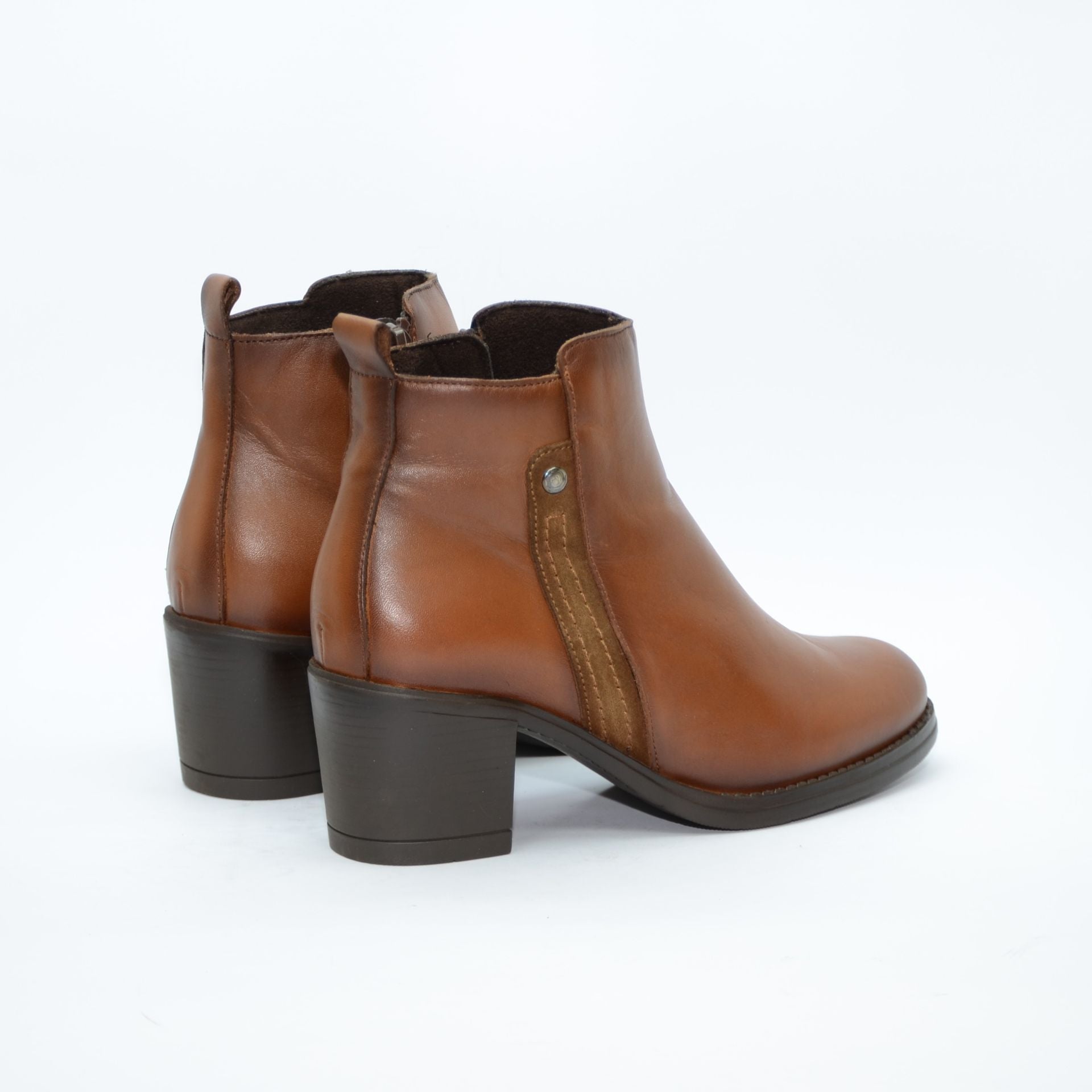 BOTIN TACON CUADRADO SAVAGE CUERO 8819