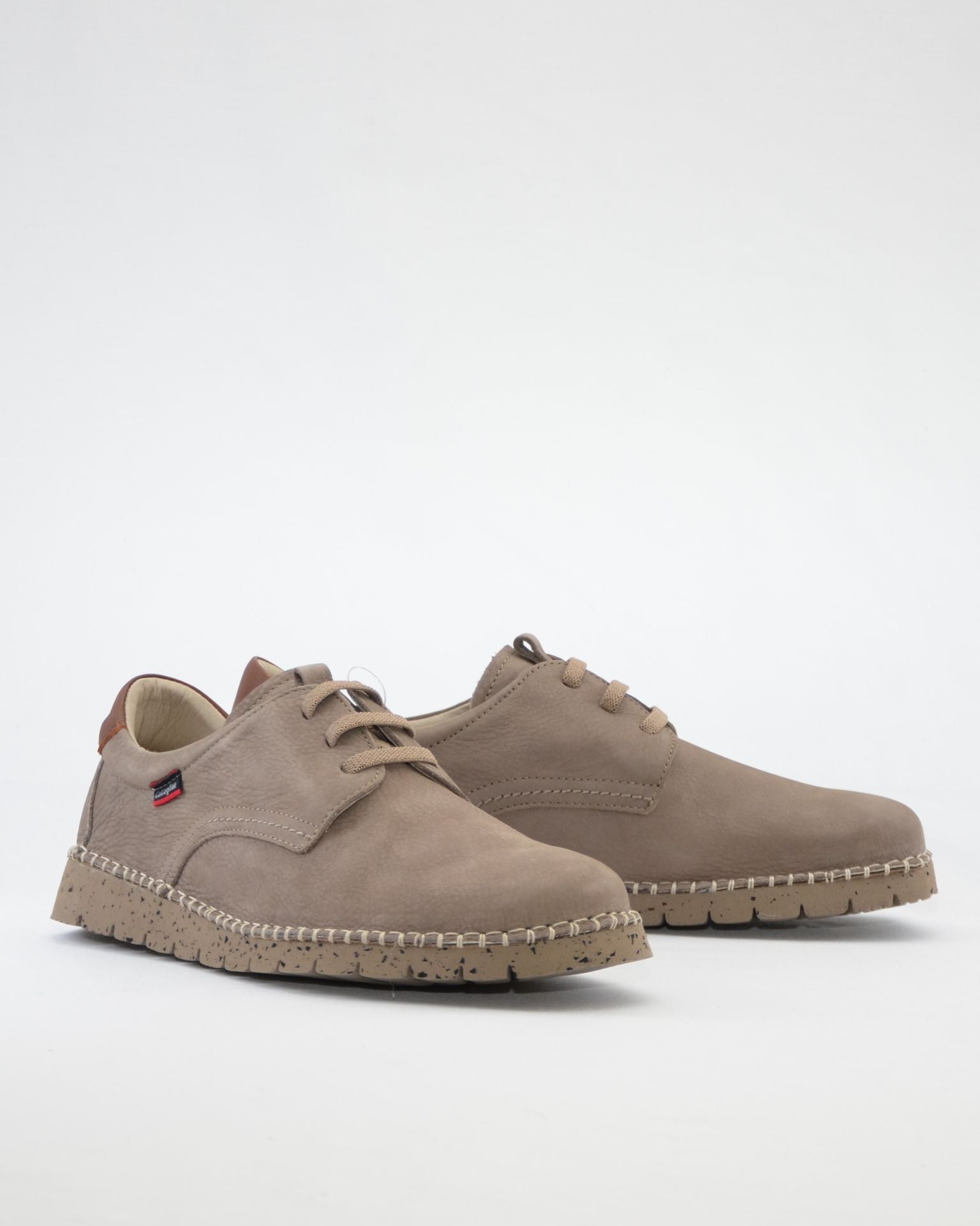 ZAPATO DE HOMBRE CALLAGHAN BEIGE CON CORDONES 65201