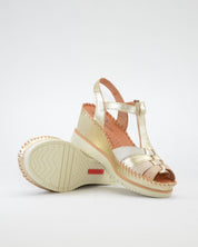 SANDALA DE CUÑA MUJER COLOR PLATINO TIRAS EN BEIGE NUDE PIKOLINOS W3Z-1836CLC1