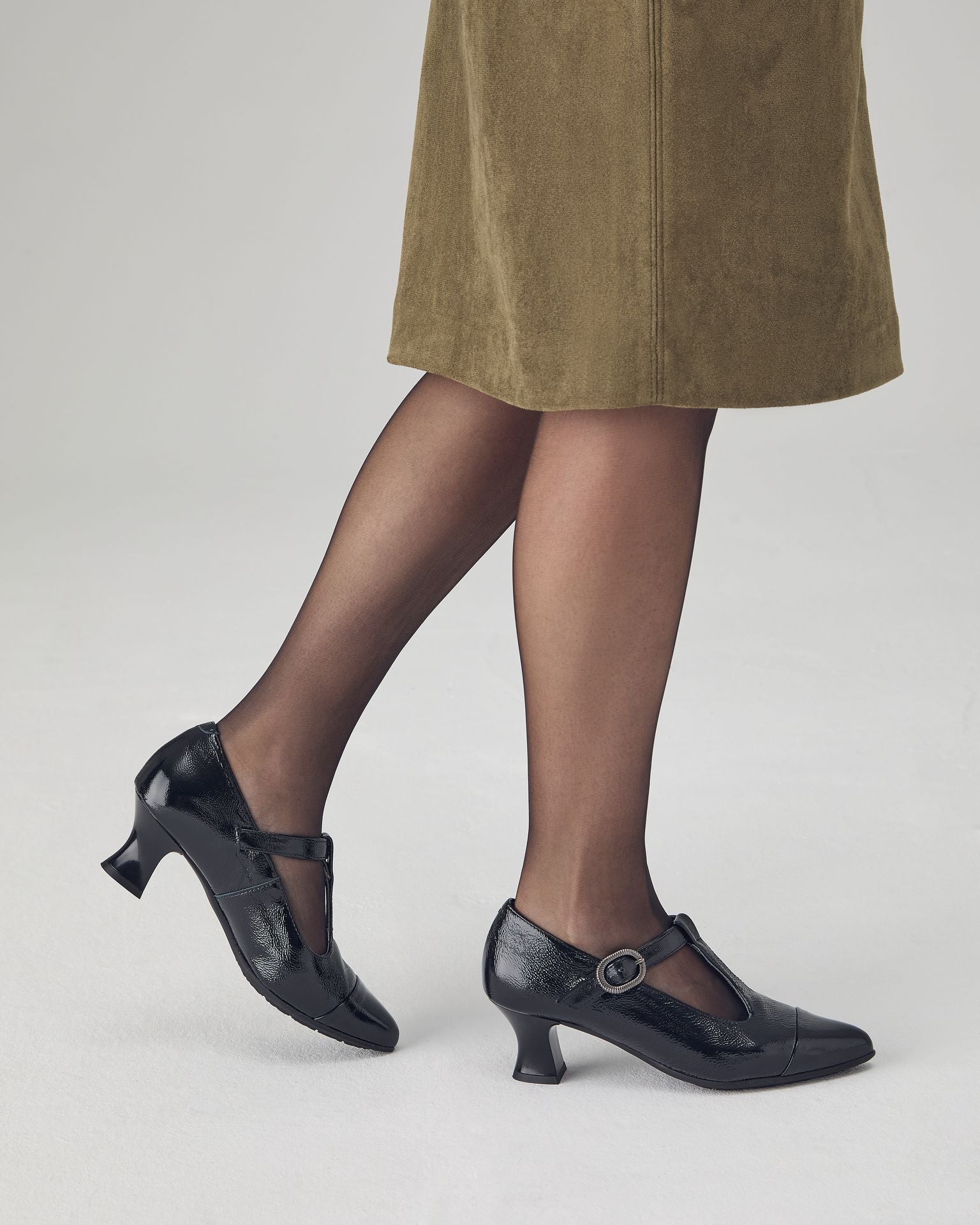ZAPATO MARY JANE CHAROL NEGRO 10853