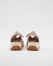 ZAPATOS DESTALONADOS COLOR BEIG ADORNO LAZO WONDERS C-7602