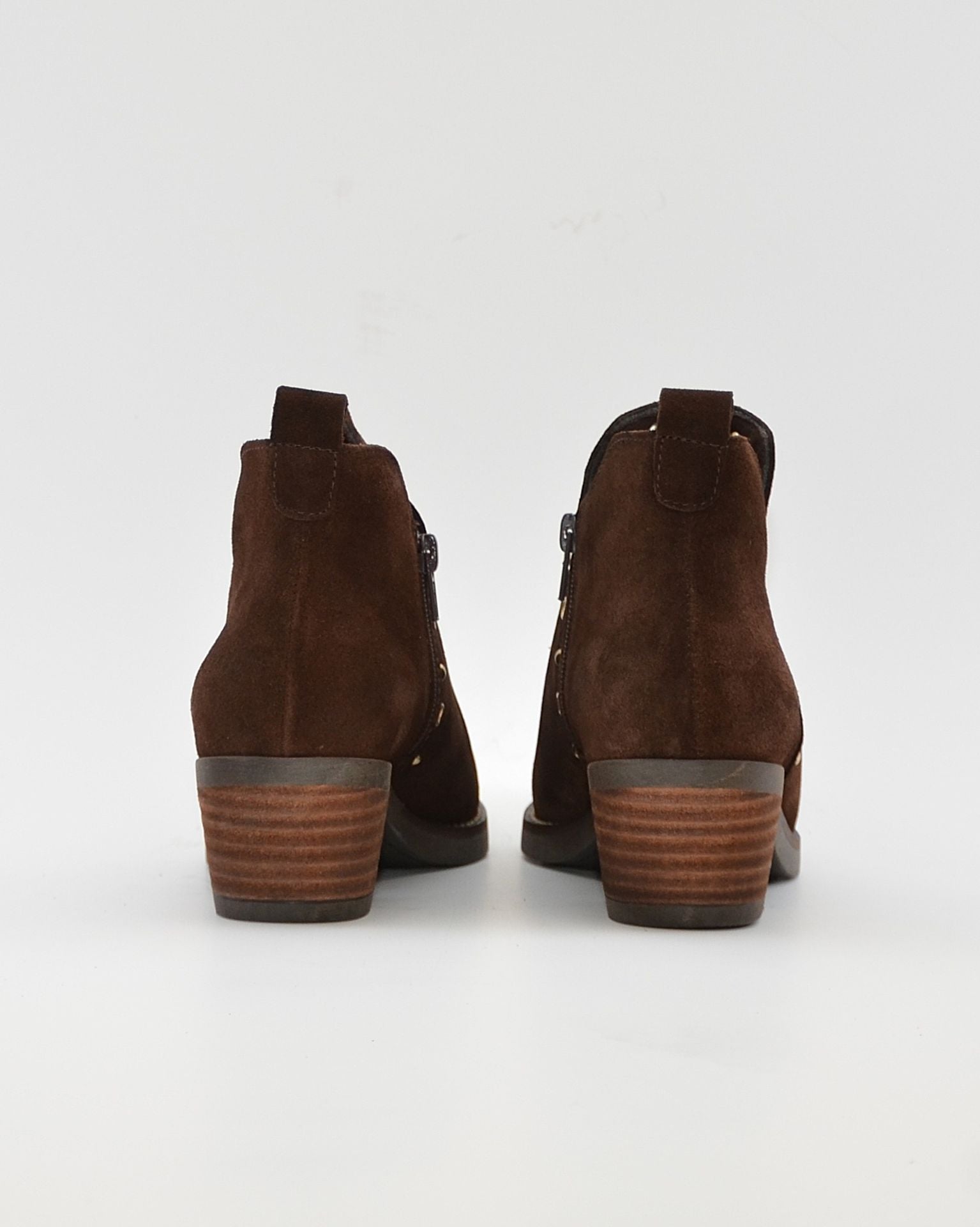 BOTIN MUJER COWBOY SERRAJE MARRÓN CHOCOLATE CON TACHAS KAOLA 3504