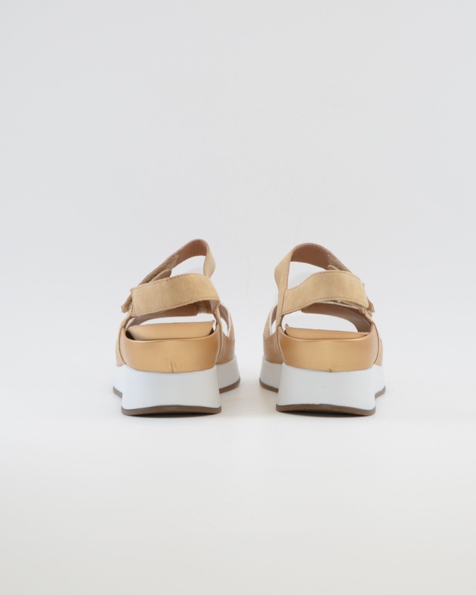 SANDALIA PLANTILLA EXTRAIBLE MUJER TRES VELCROS ANCHO ESPECIAL COLOR SAND PIE SANTO 260422