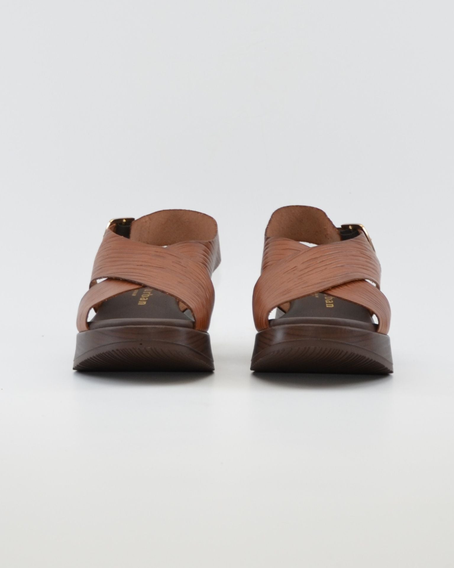 SANDALIA MUJER CRUZADA COLOR CUERO PLANTA ACOLCHADA PAULA URBAN 33-2070 AVELLANA