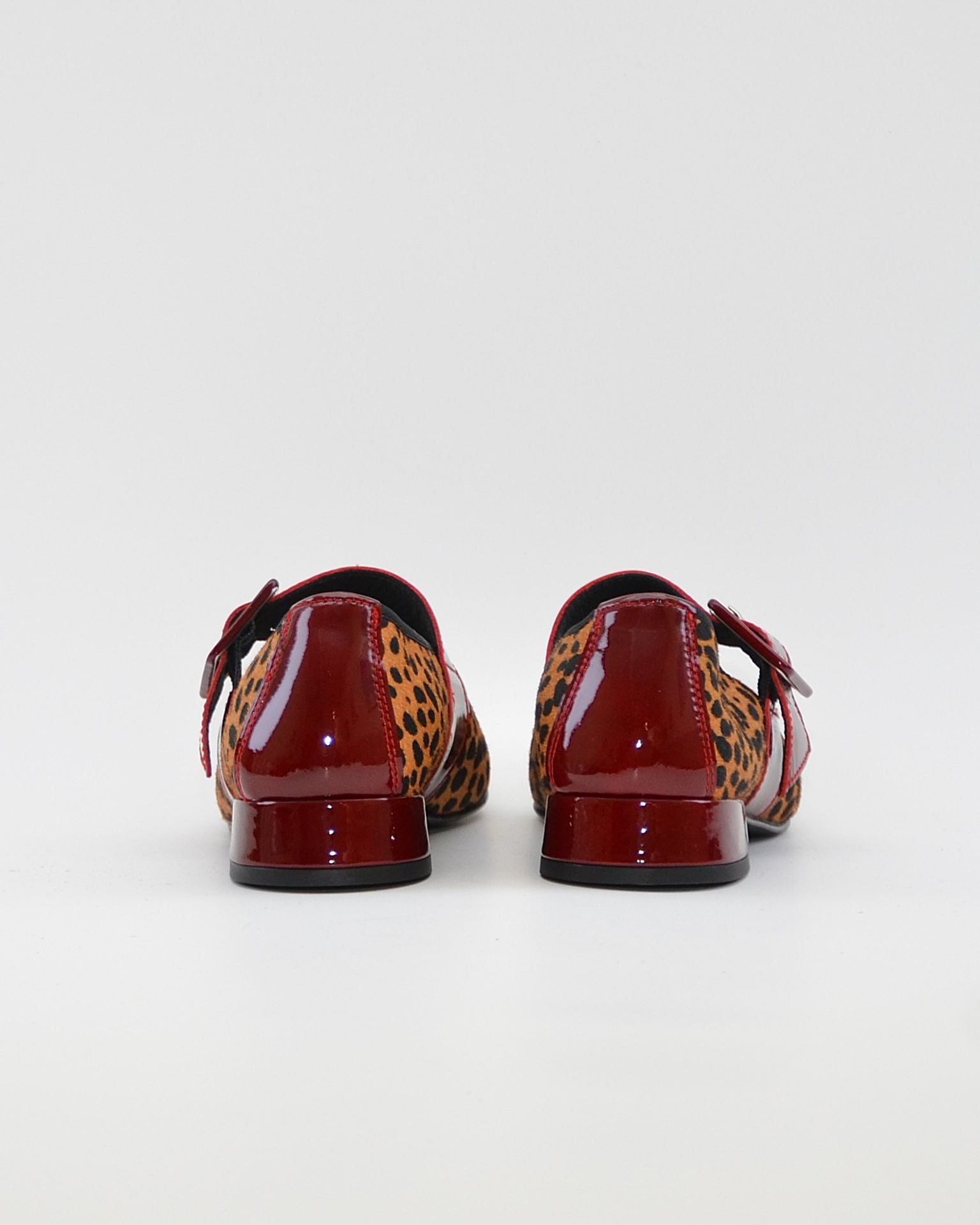 MERCEDITAS MUJER ANIMAL PRINT GUEPARDO CHAROL BURDEOS CON CORREA Y HEBILLA LACOMBA MOSS