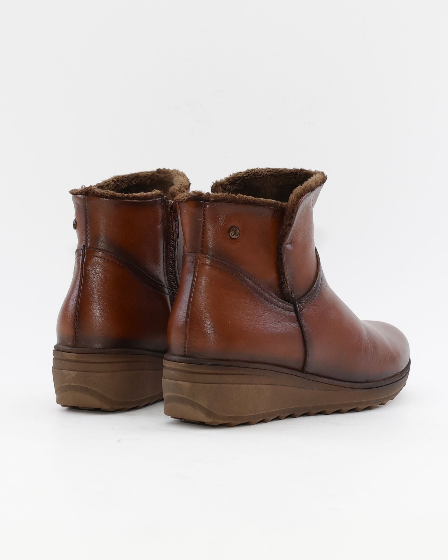 BOTINES DE MUJER CON CUÑA BAJA COLOR CUERO GIORDA 27681