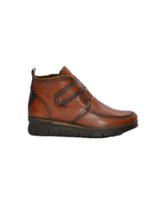 BOTINES DE MUJER PLANOS CON VELCRO EN COLOR CUERO