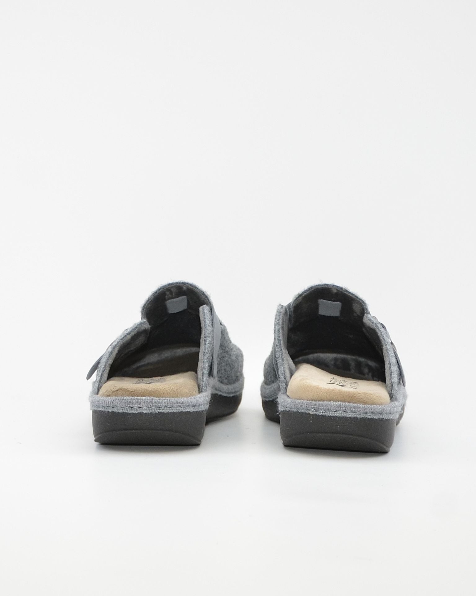 ZAPATILLAS DE CASA HOMBRE CON HEBILLA SALVI 41L-000 ELFO GRIS