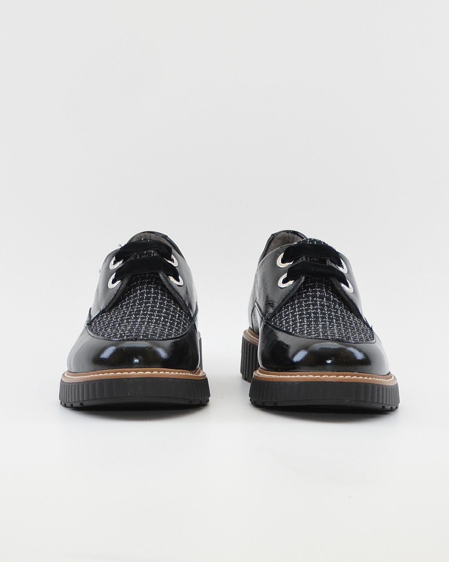 ZAPATO CASUAL MUJER PITILLOS CORDON PLANTILLA EXTRAIBLE 11555 CHAROL NEGRO