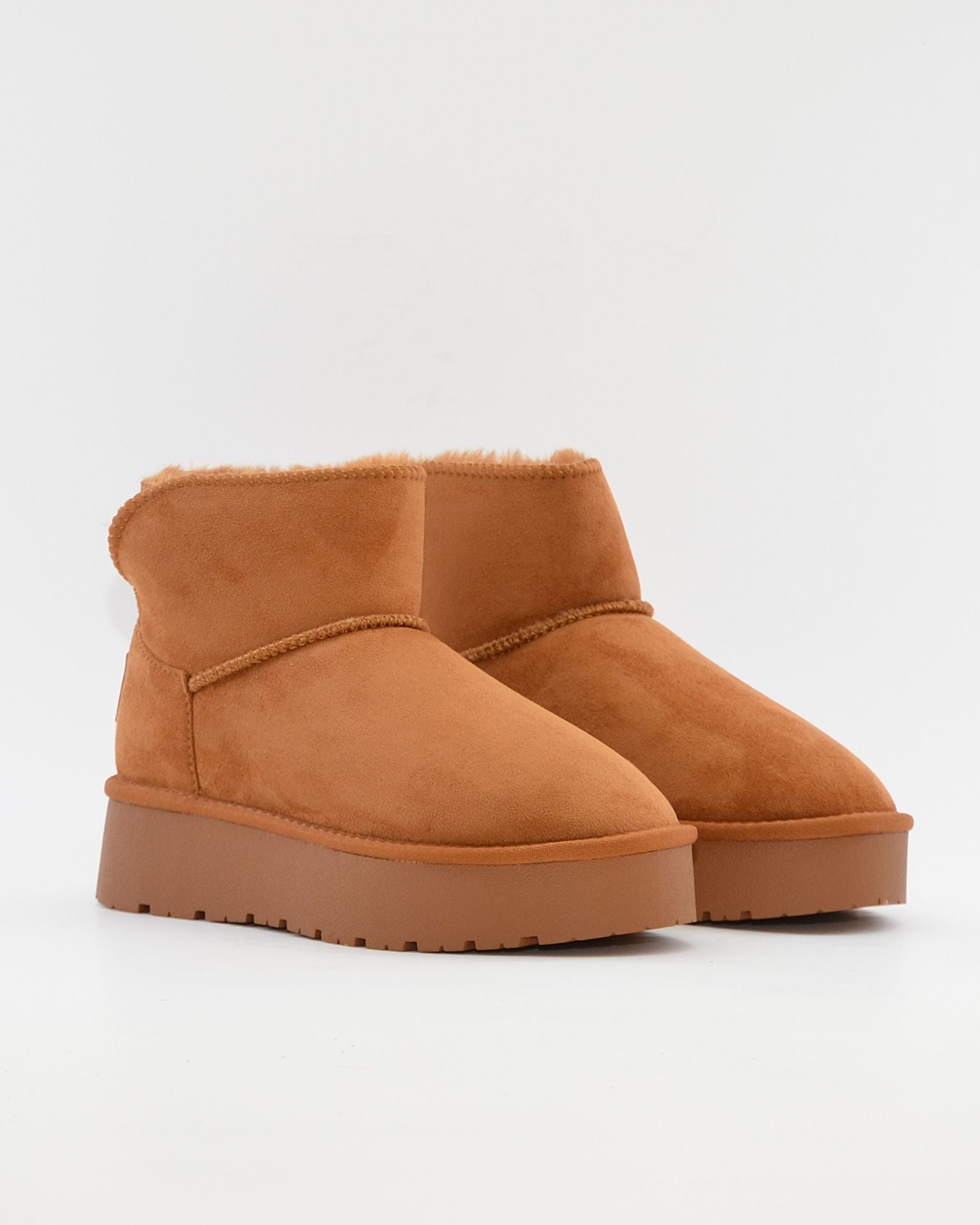 BOTAS AUSTRALIANAS PLATAFORMA COLOR CAMEL XTI 122197