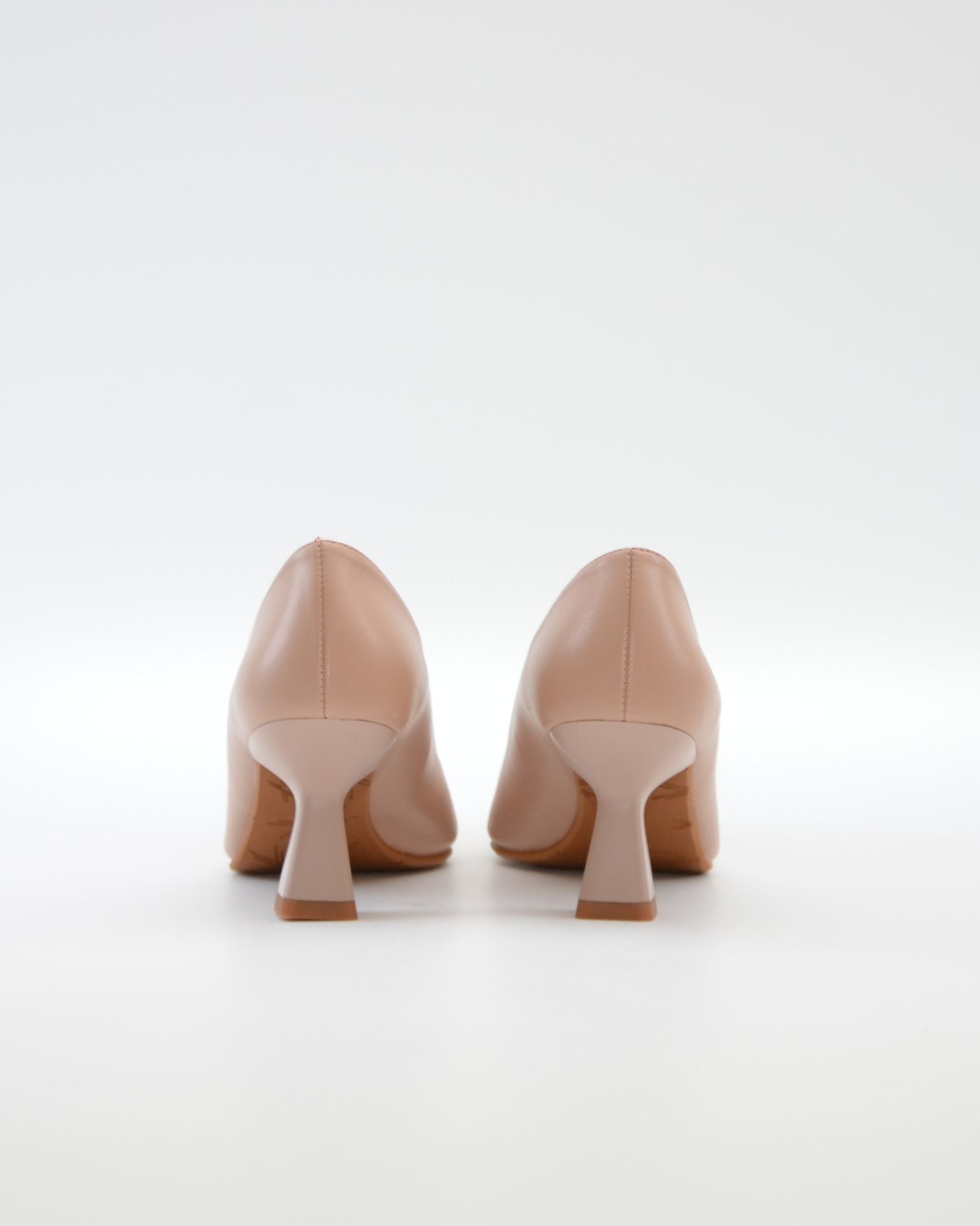 ZAPATO SALON STILETTO COLOR NUDE DANIELA VEGA 2333BD