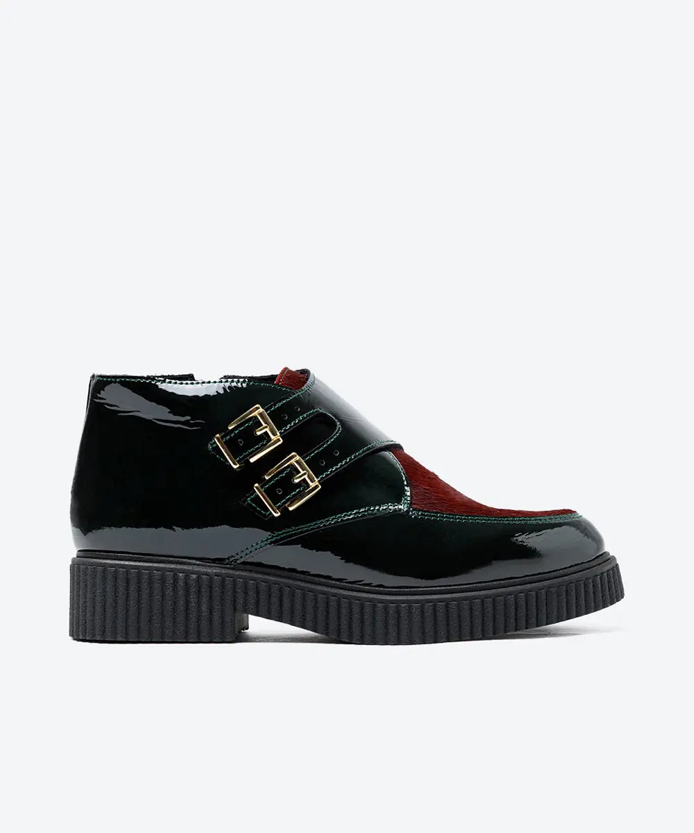 BOTIN MUJER DOS HEBILLAS CHAROL BURDEOS POTRO VERDE LACOMBA CLUSIA