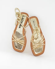 SANDALIA ROMANA PLANA TIRAS COLOR PLATINO LACOMBA HYACINTH